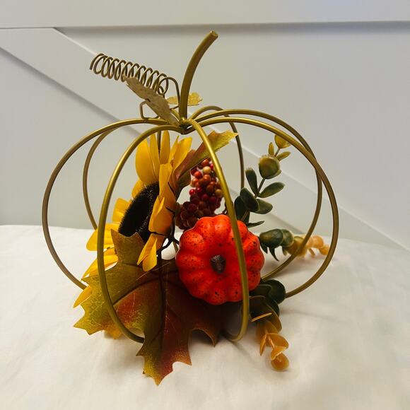 Festive pumpkin Halloween thanksgiving sunflower table decor centerpiece - Picture 5 of 7